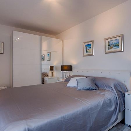 Holiday House Queens With Sea View Selce Exterior photo