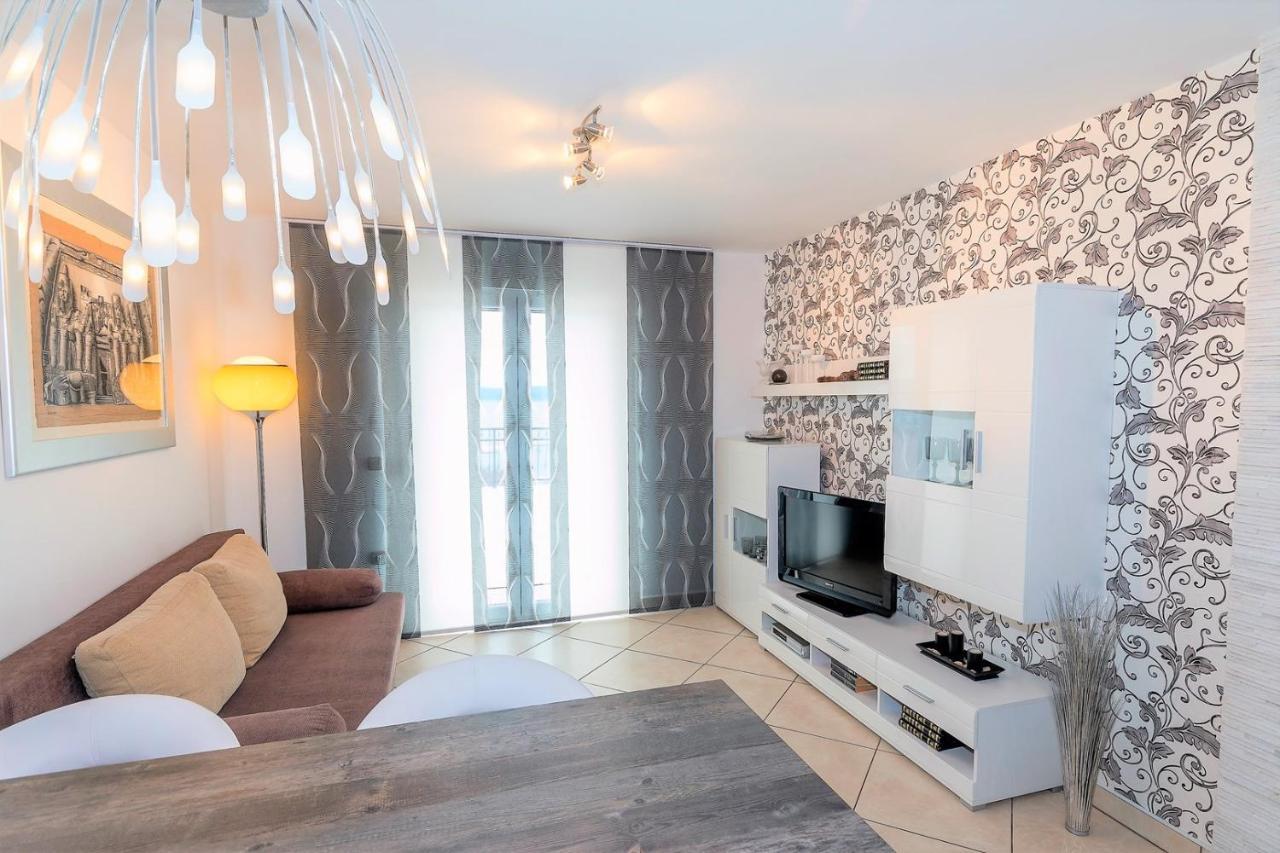 Holiday House Queens With Sea View Selce Exterior photo