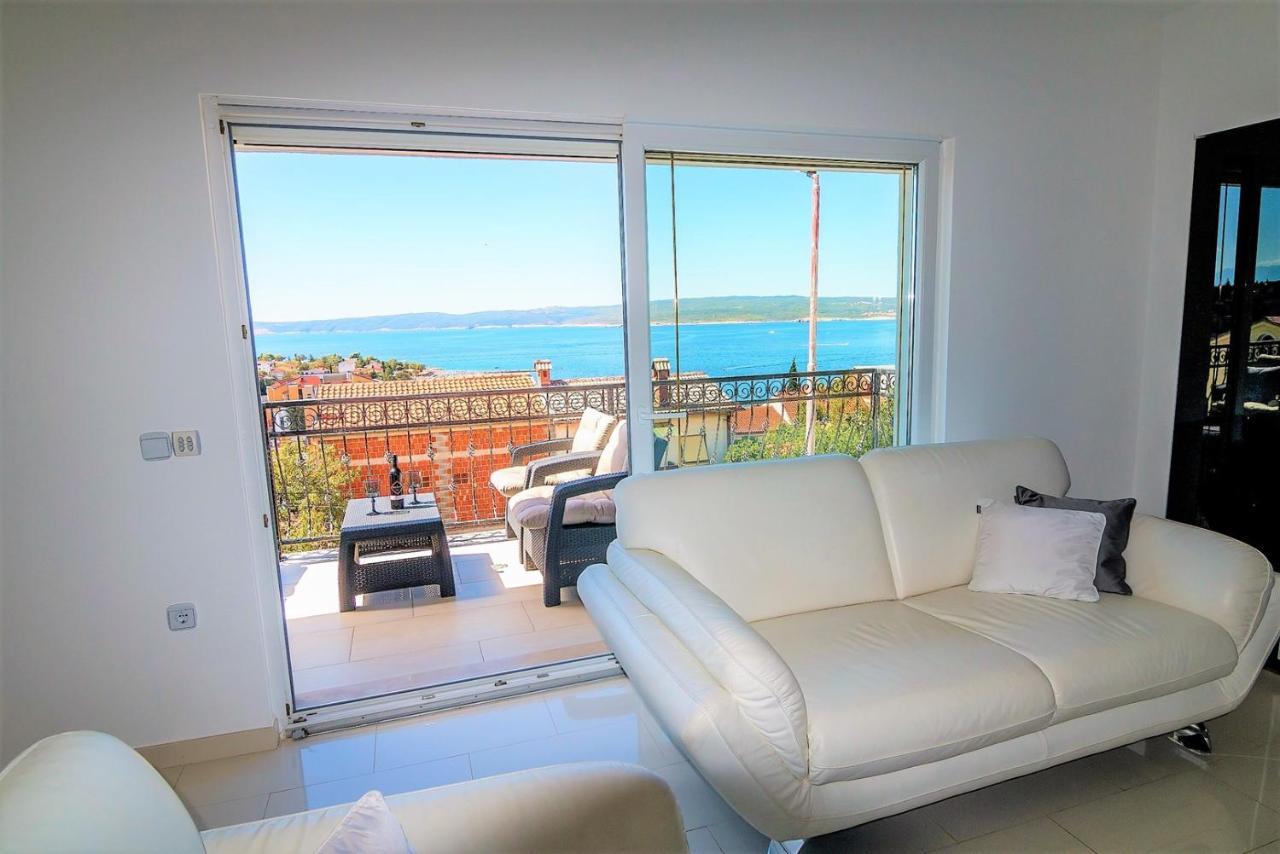 Holiday House Queens With Sea View Selce Exterior photo