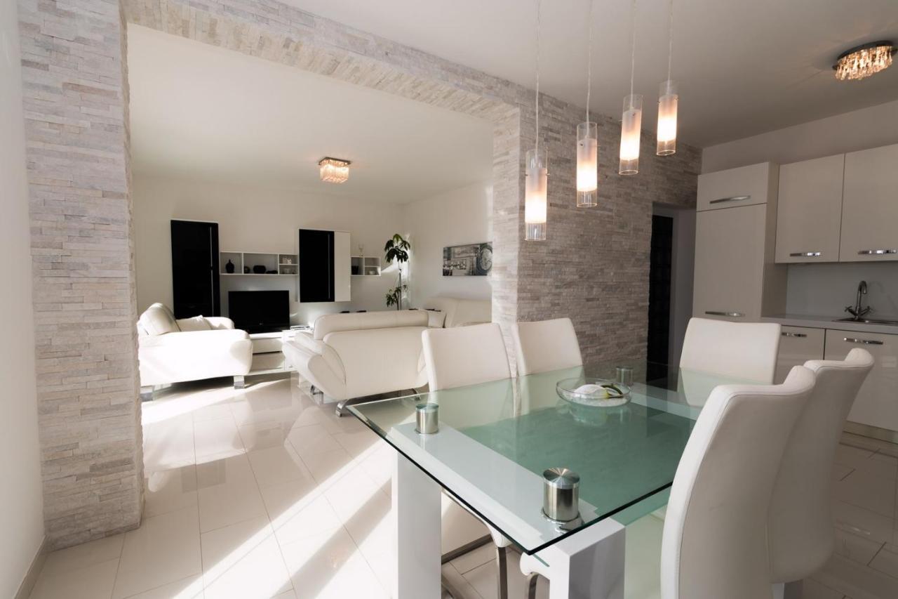 Holiday House Queens With Sea View Selce Exterior photo