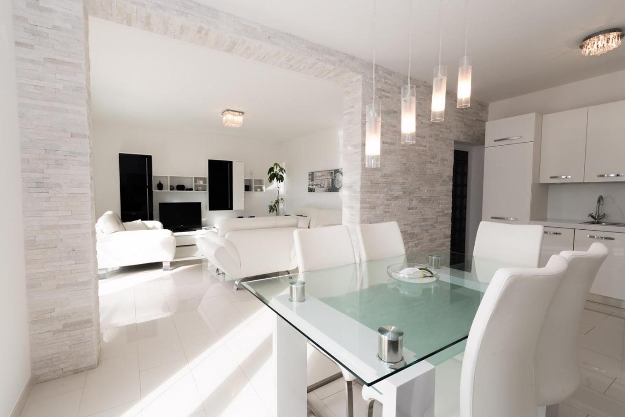 Holiday House Queens With Sea View Selce Exterior photo